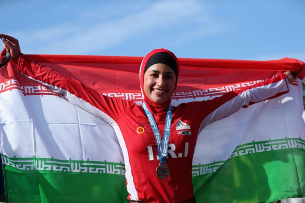 حاشیه‌های حضور دختر ایرانی در رقابت‌های شنای لندن